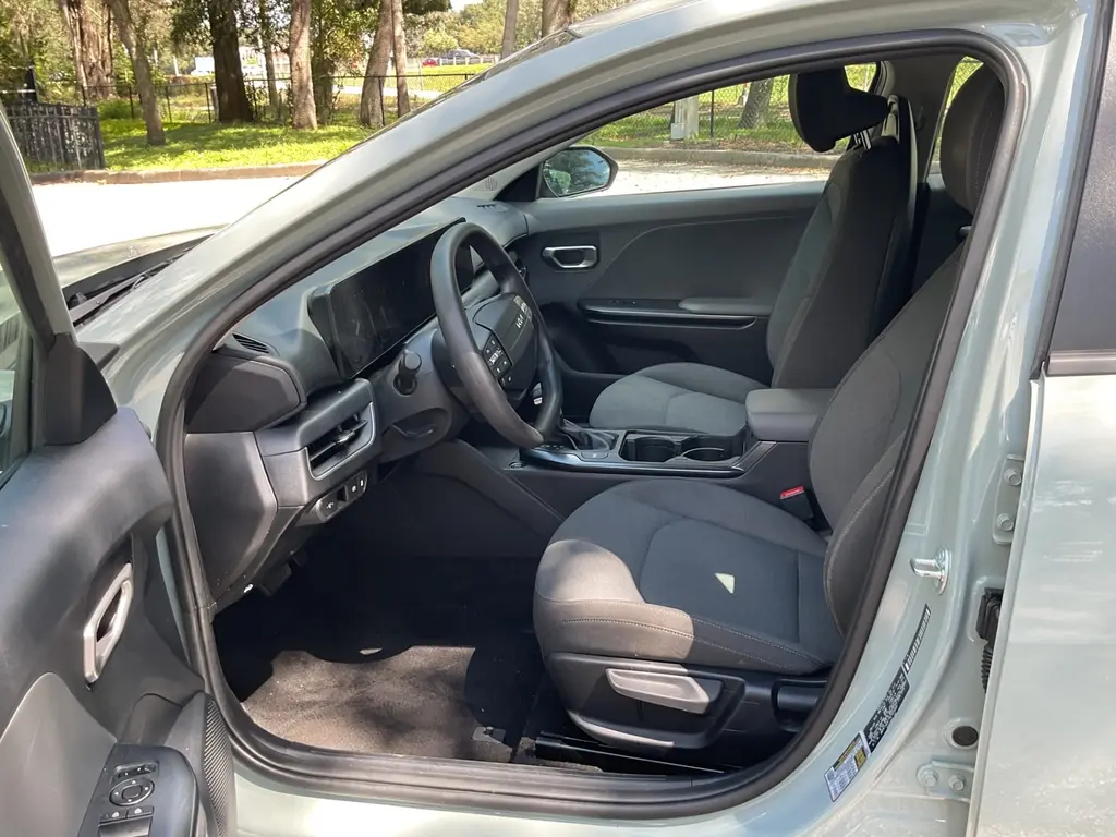 2025 KIA K4 LXS photo 10