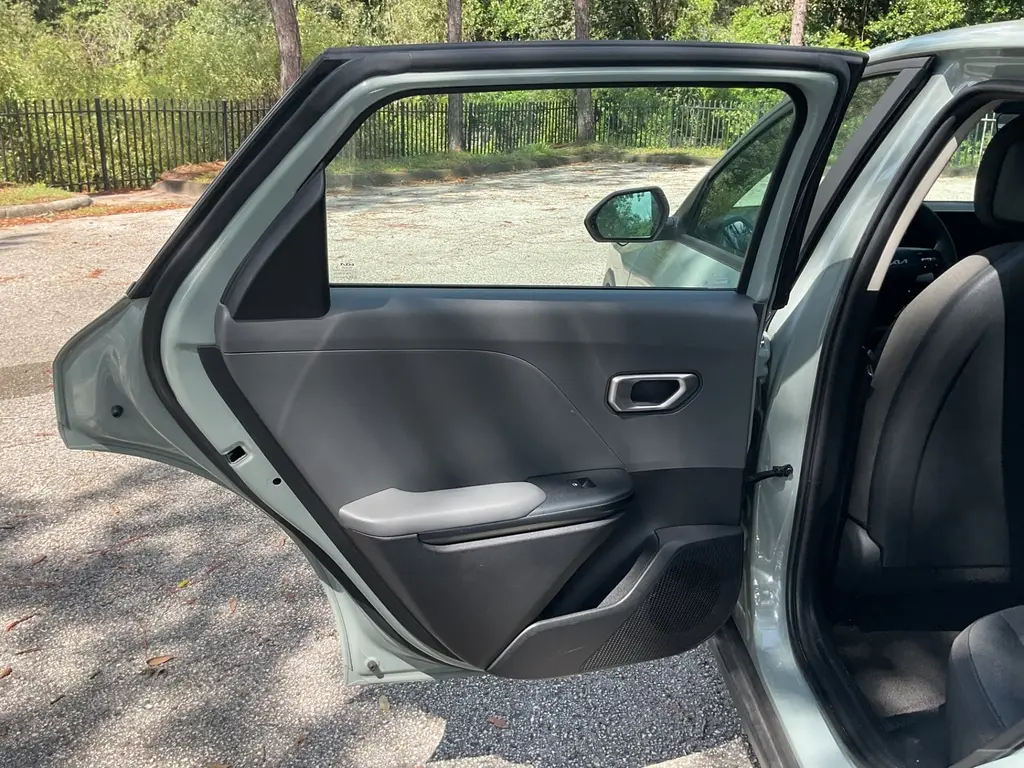 2025 KIA K4 LXS photo 11