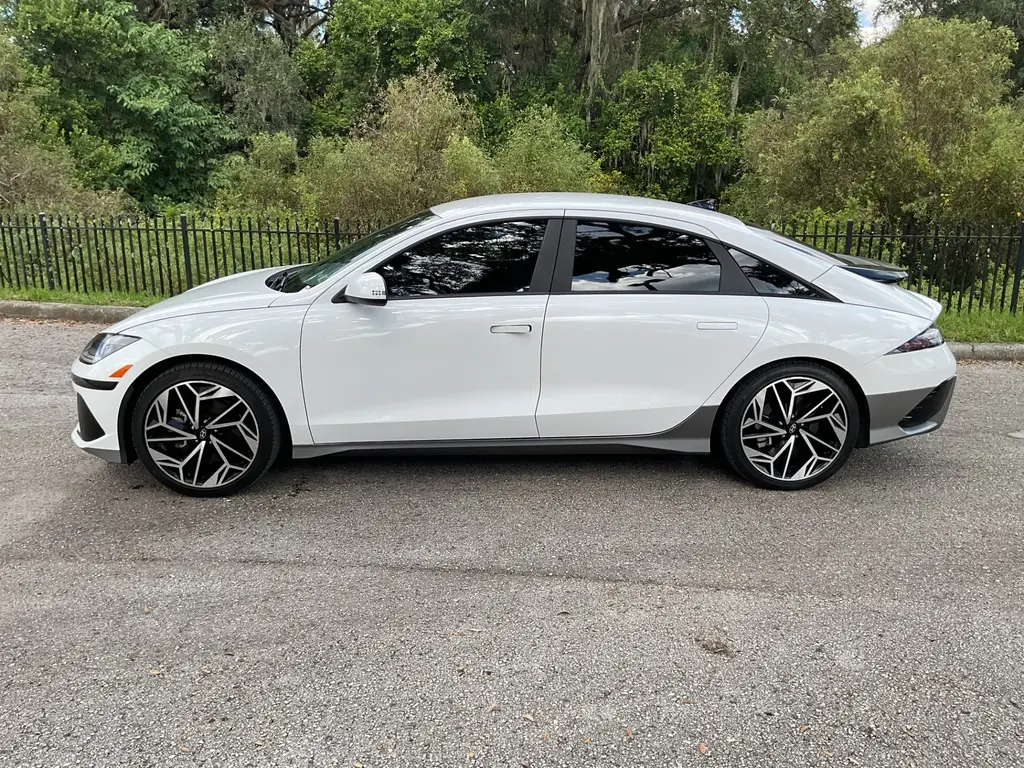 2024 HYUNDAI IONIQ 6 SEL photo 2