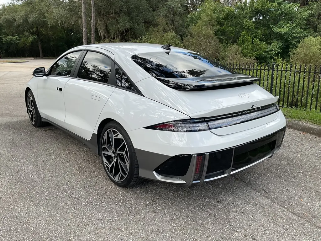 2024 HYUNDAI IONIQ 6 SEL photo 3