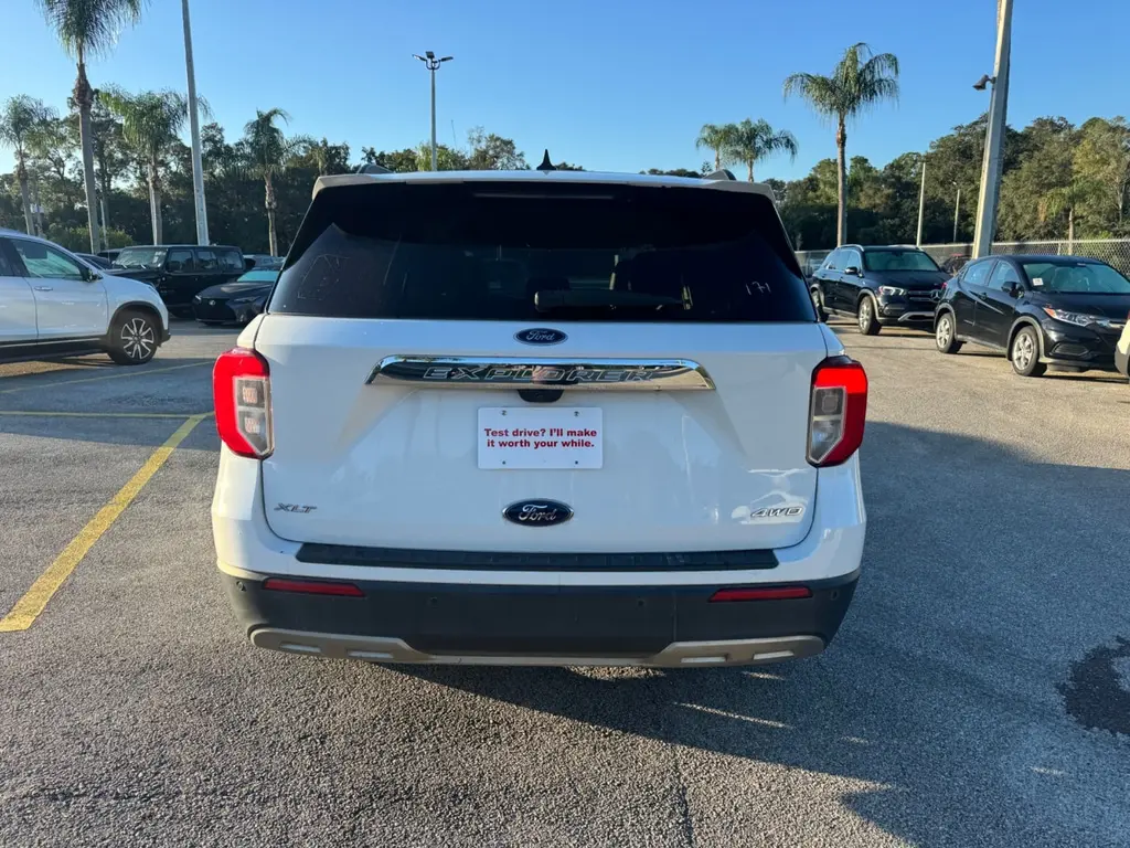 2023 FORD EXPLORER XLT photo 4