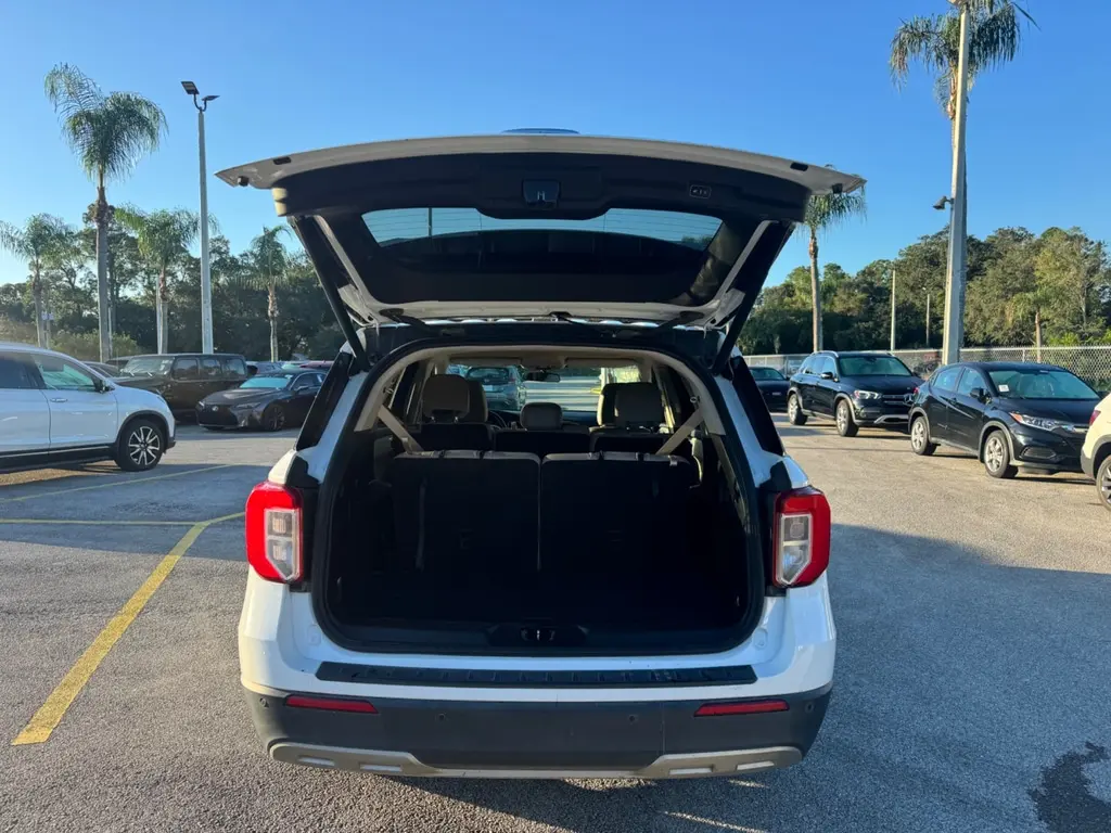2023 FORD EXPLORER XLT photo 5