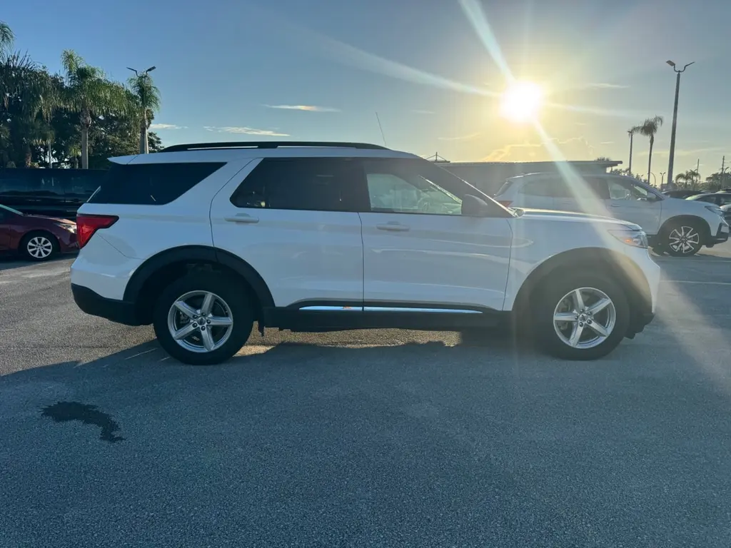 2023 FORD EXPLORER XLT photo 8