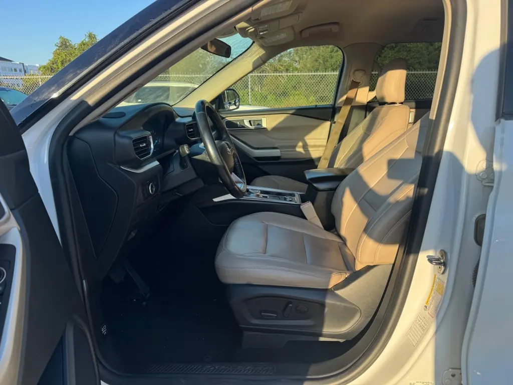 2023 FORD EXPLORER XLT photo 12