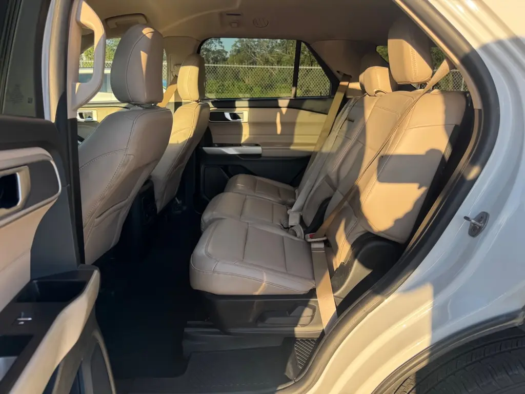 2023 FORD EXPLORER XLT photo 14