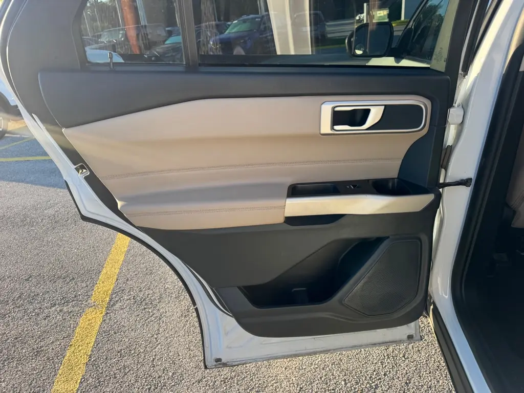 2023 FORD EXPLORER XLT photo 16