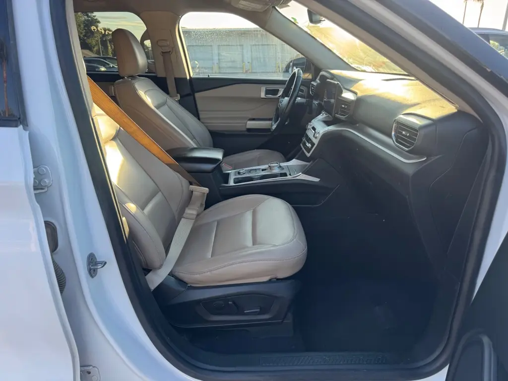 2023 FORD EXPLORER XLT photo 18
