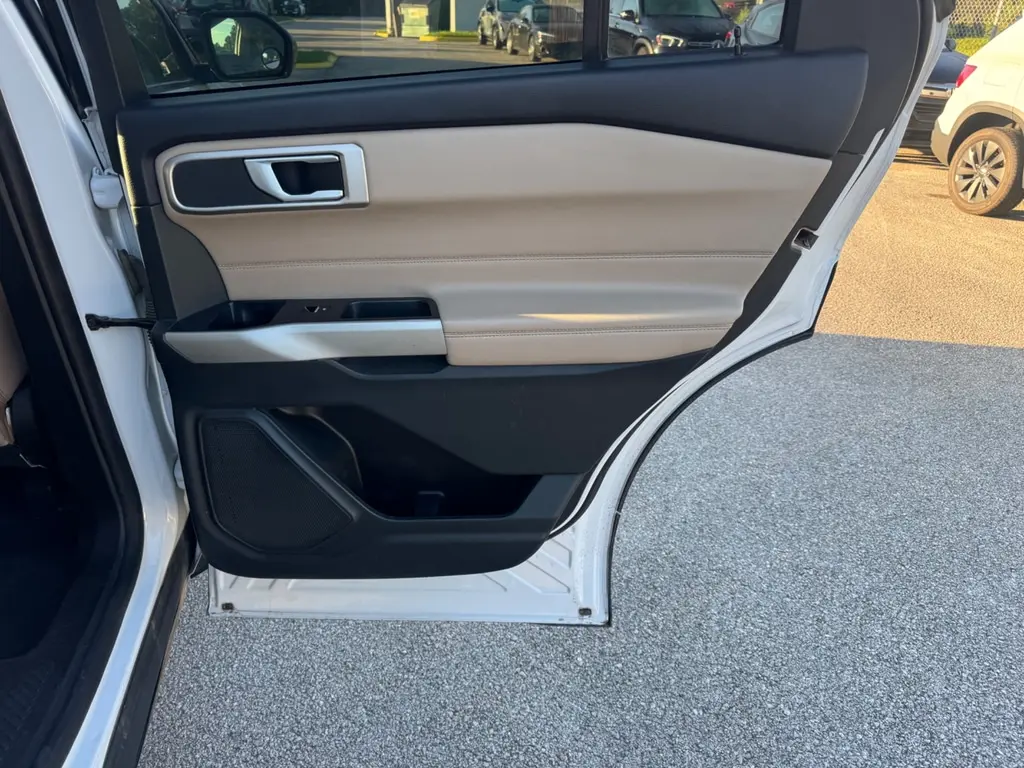 2023 FORD EXPLORER XLT photo 19