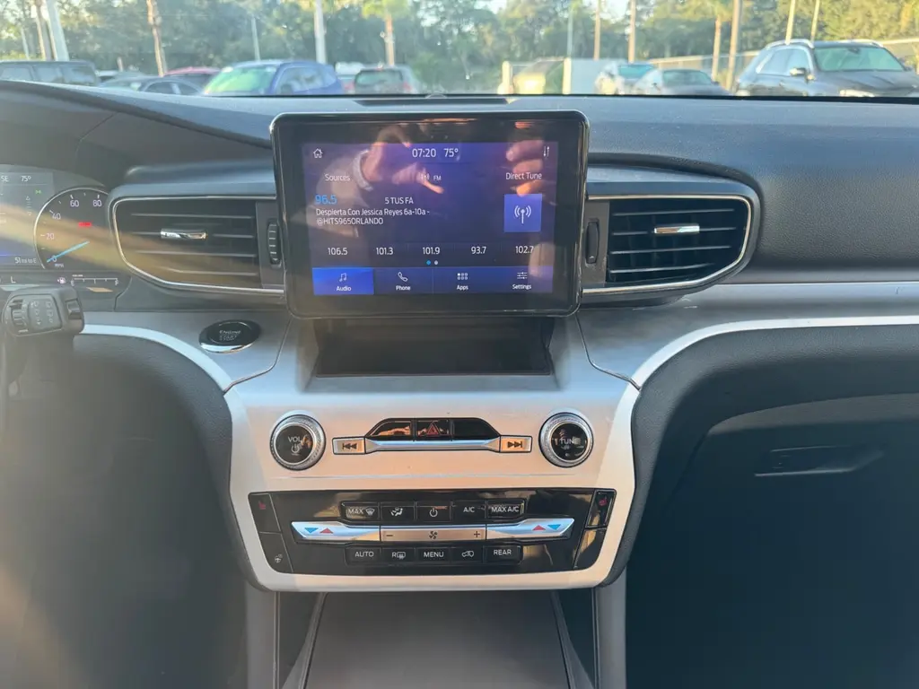 2023 FORD EXPLORER XLT photo 22