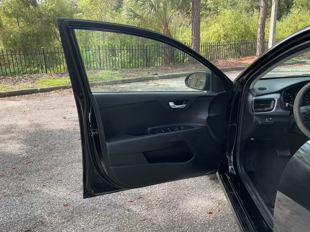 2023 KIA RIO LX photo 9