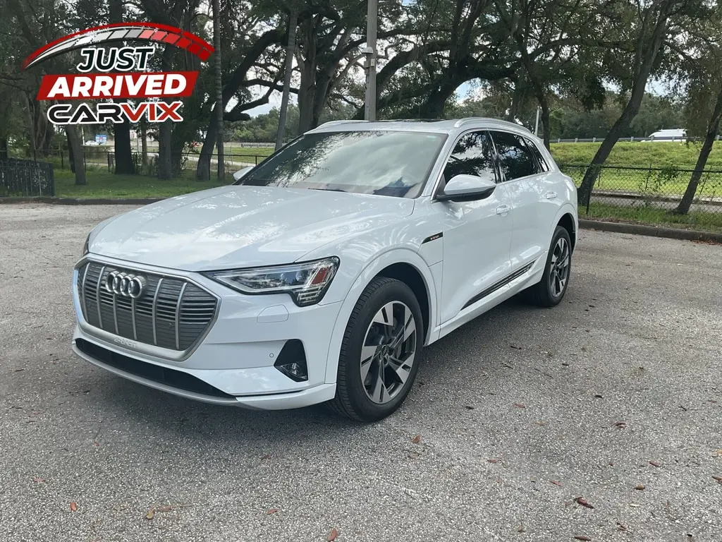 2023 AUDI E-TRON PREMIUM photo 1