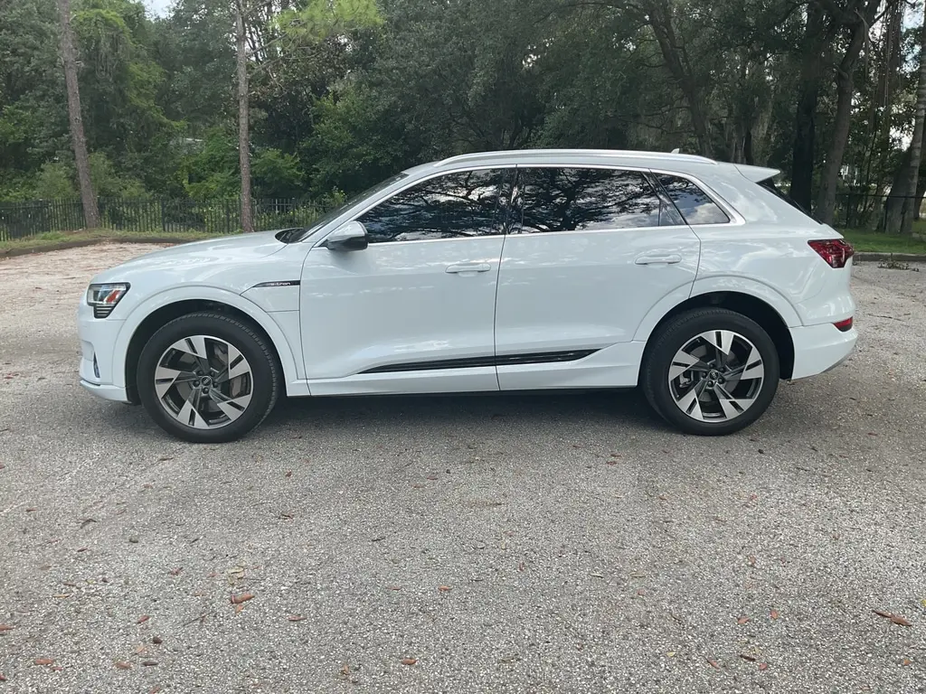 2023 AUDI E-TRON PREMIUM photo 2
