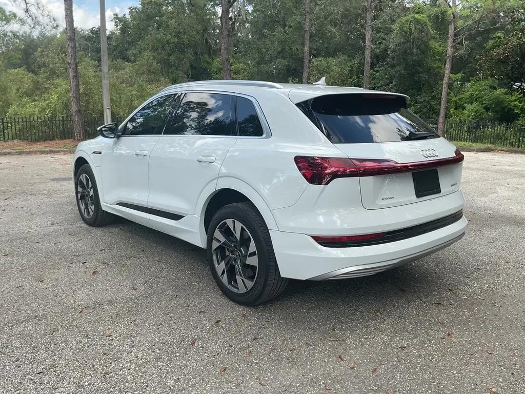 2023 AUDI E-TRON PREMIUM photo 3