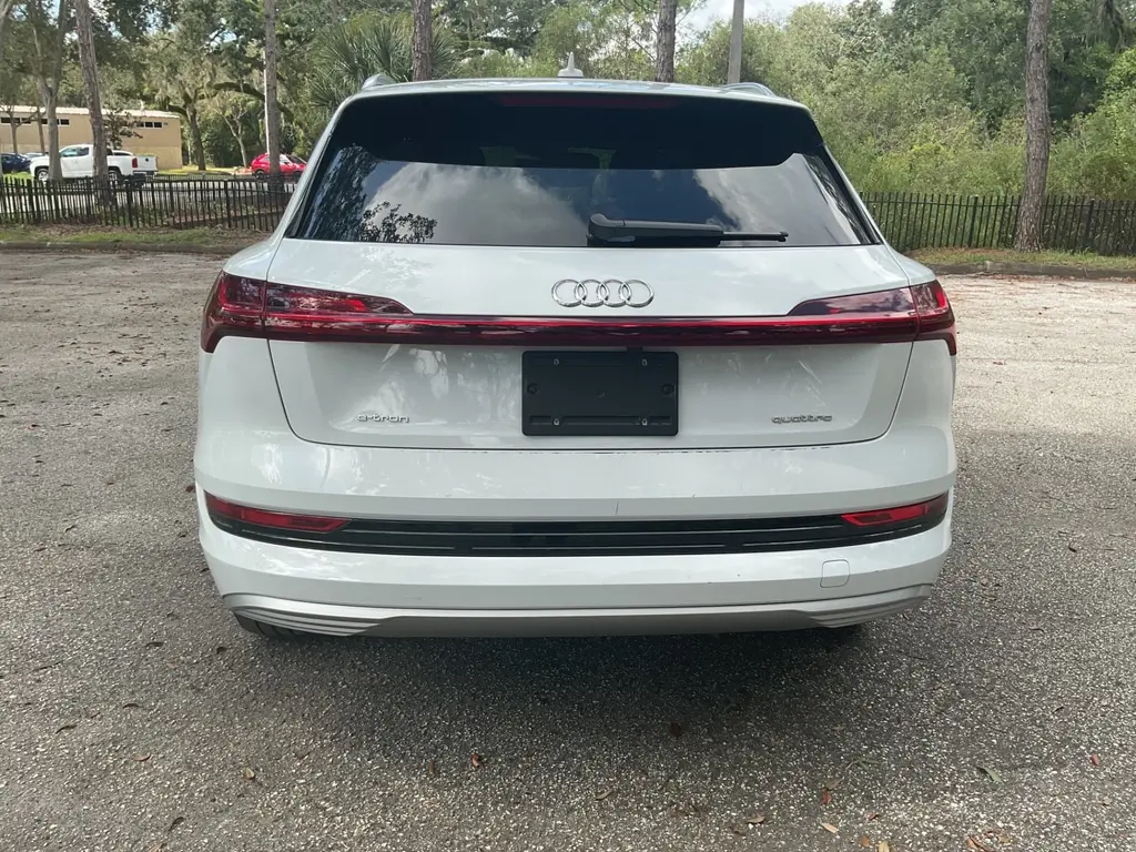 2023 AUDI E-TRON PREMIUM photo 4