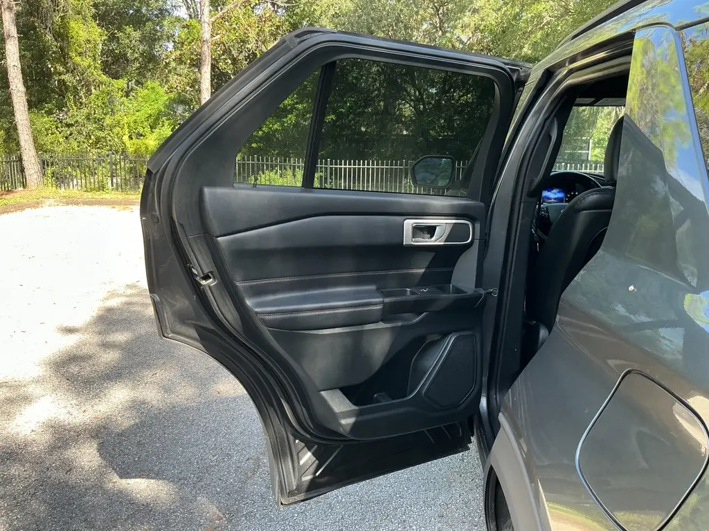 2020 FORD EXPLORER XLT photo 11