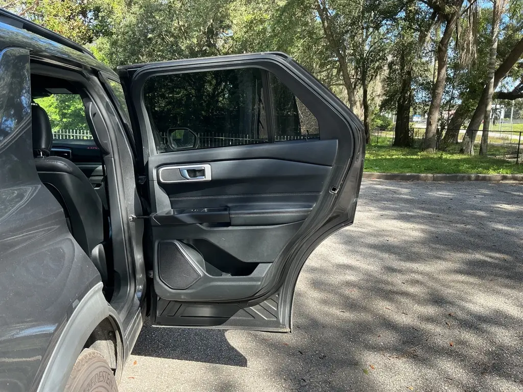 2020 FORD EXPLORER XLT photo 16