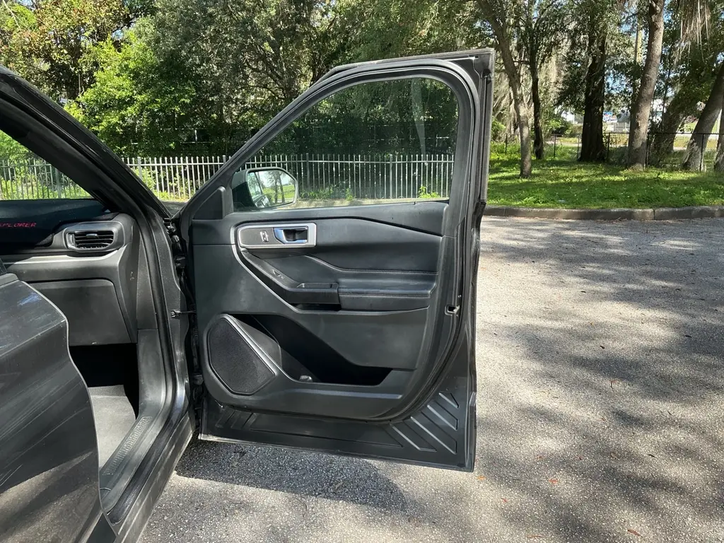 2020 FORD EXPLORER XLT photo 19