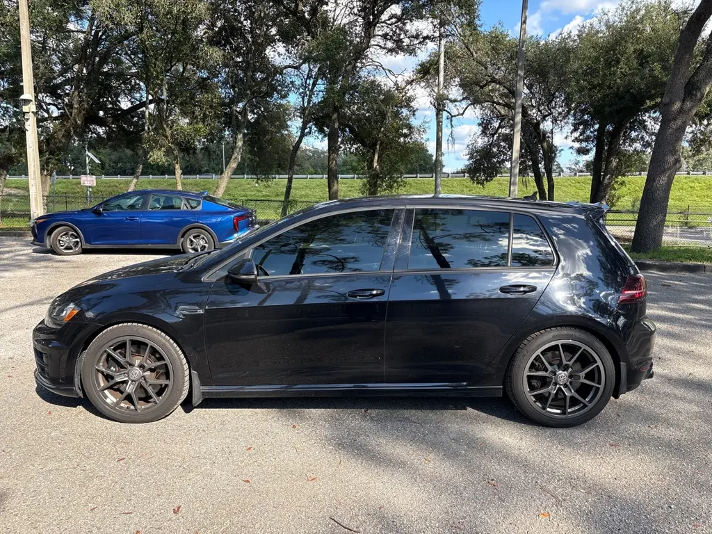 2017 VOLKSWAGEN GOLF R photo 2