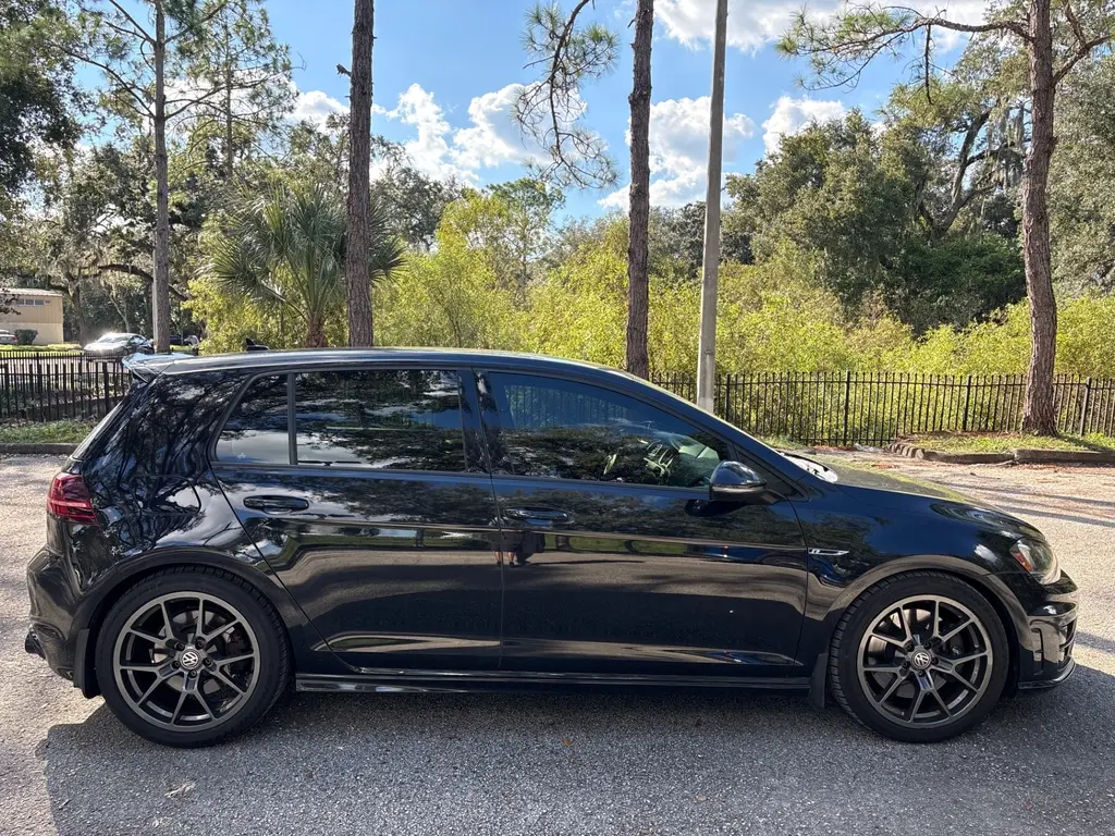 2017 VOLKSWAGEN GOLF R photo 6