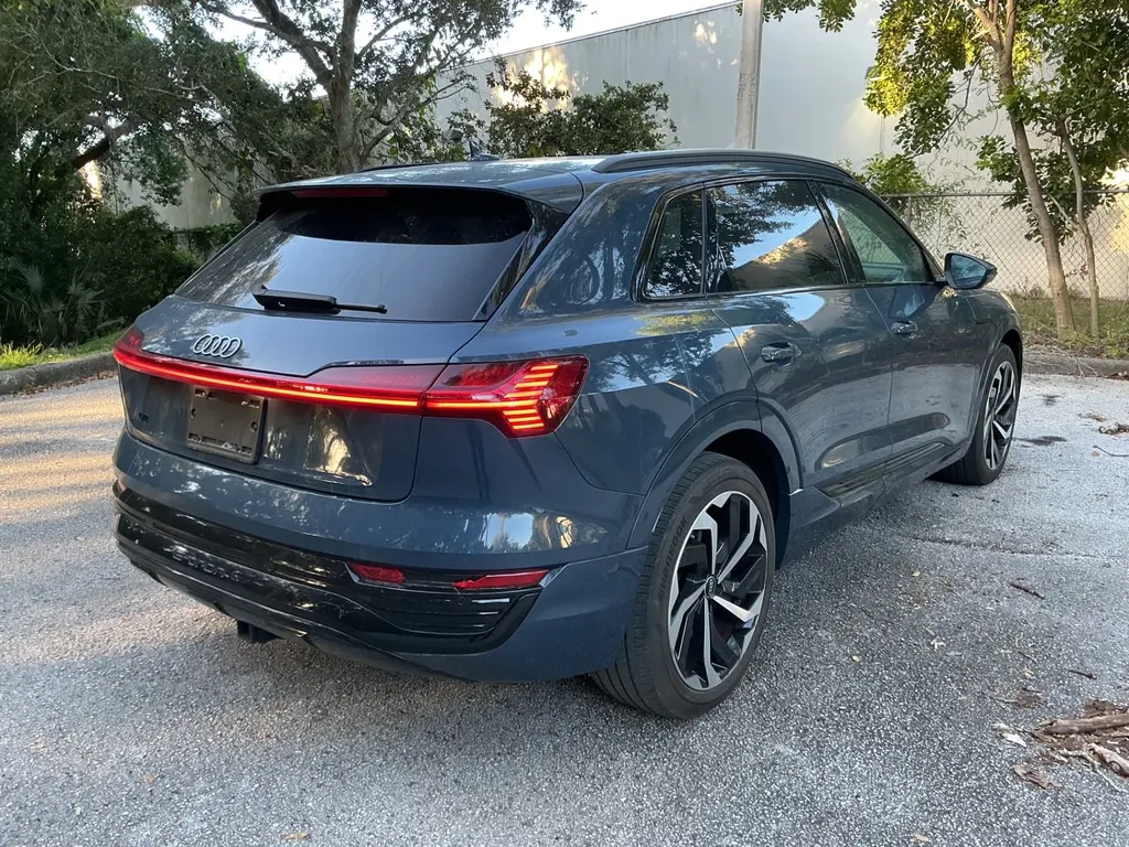 2024 AUDI Q8 E-TRON PREMIUM PLUS photo 4