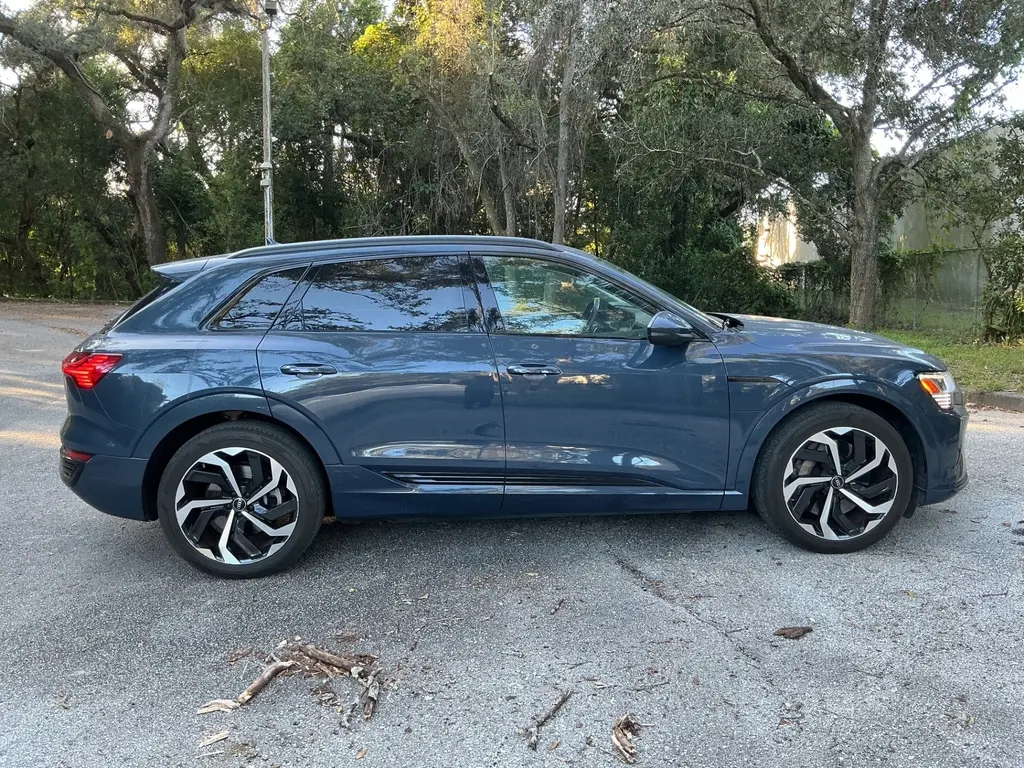 2024 AUDI Q8 E-TRON PREMIUM PLUS photo 5