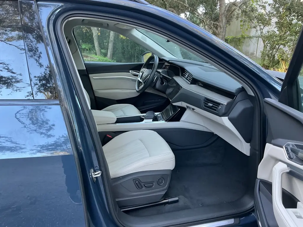 2024 AUDI Q8 E-TRON PREMIUM PLUS photo 16