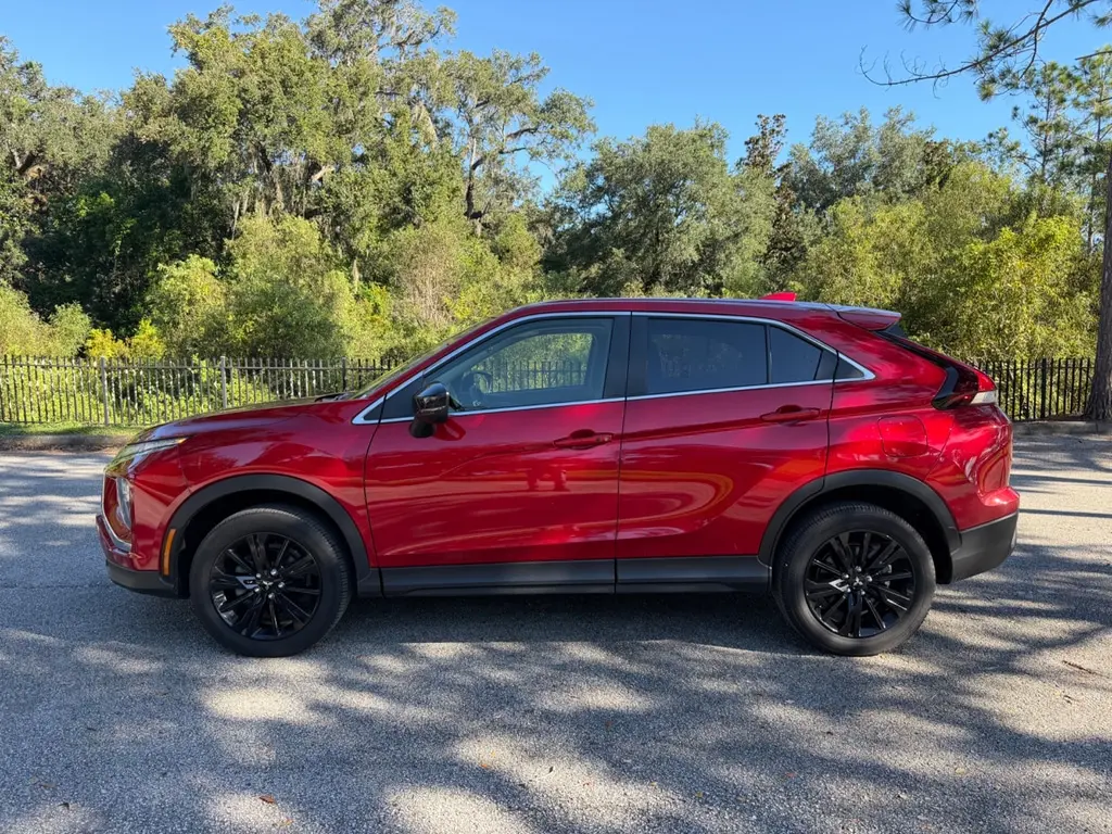 2024 MITSUBISHI ECLIPSE CROSS LE photo 2