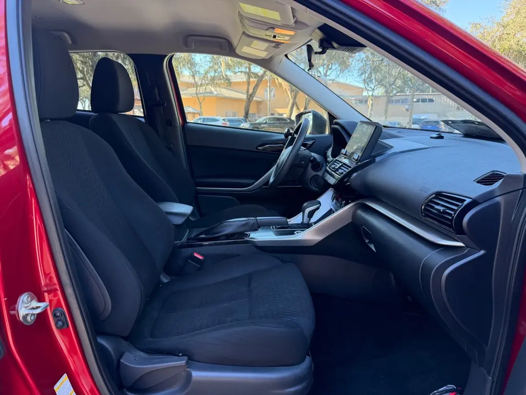 2024 MITSUBISHI ECLIPSE CROSS LE photo 10