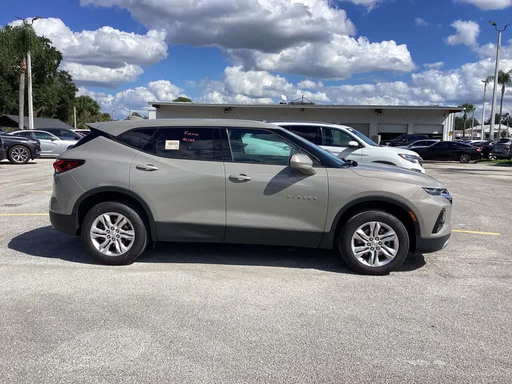 2021 CHEVROLET BLAZER LT photo 4