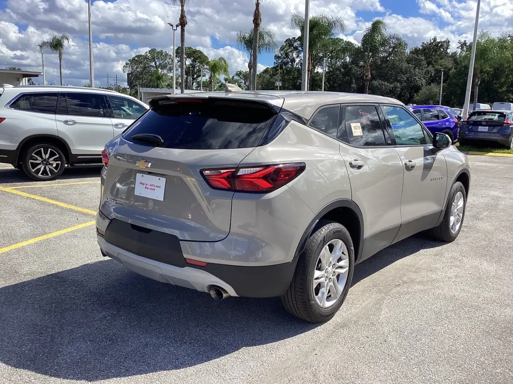 2021 CHEVROLET BLAZER LT photo 9