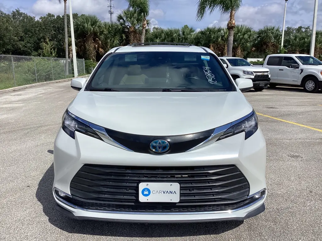 2022 TOYOTA SIENNA XLE photo 2