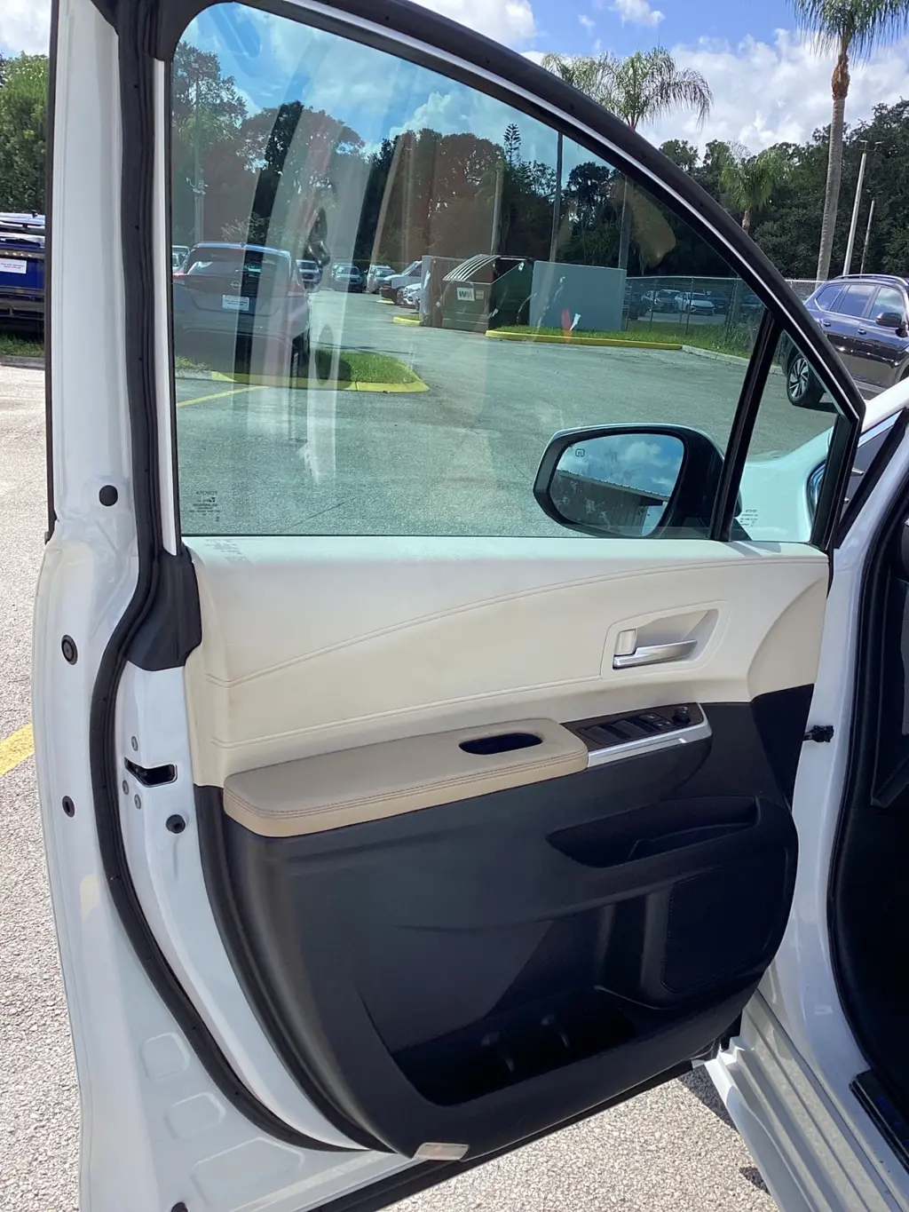 2022 TOYOTA SIENNA XLE photo 13