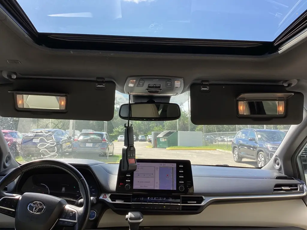 2022 TOYOTA SIENNA XLE photo 15