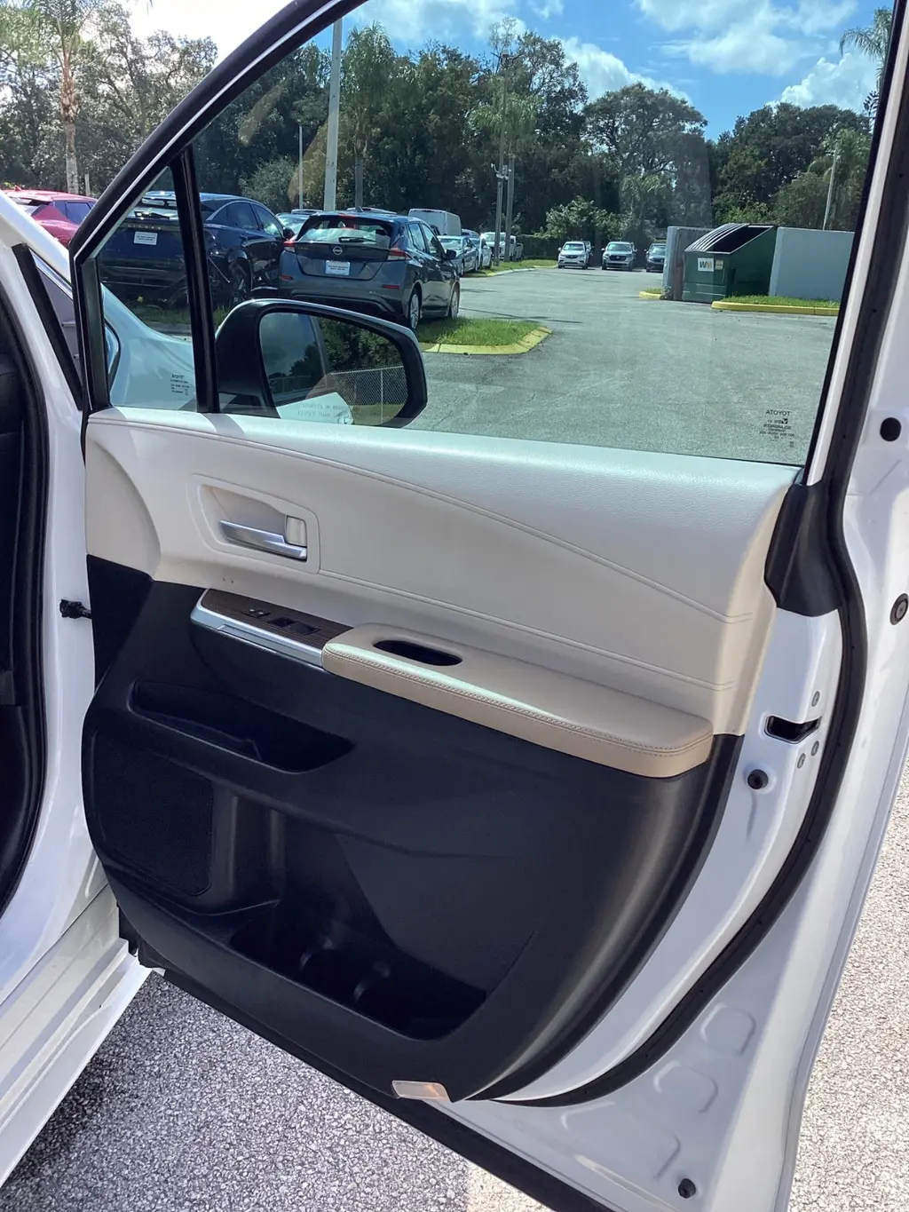 2022 TOYOTA SIENNA XLE photo 16
