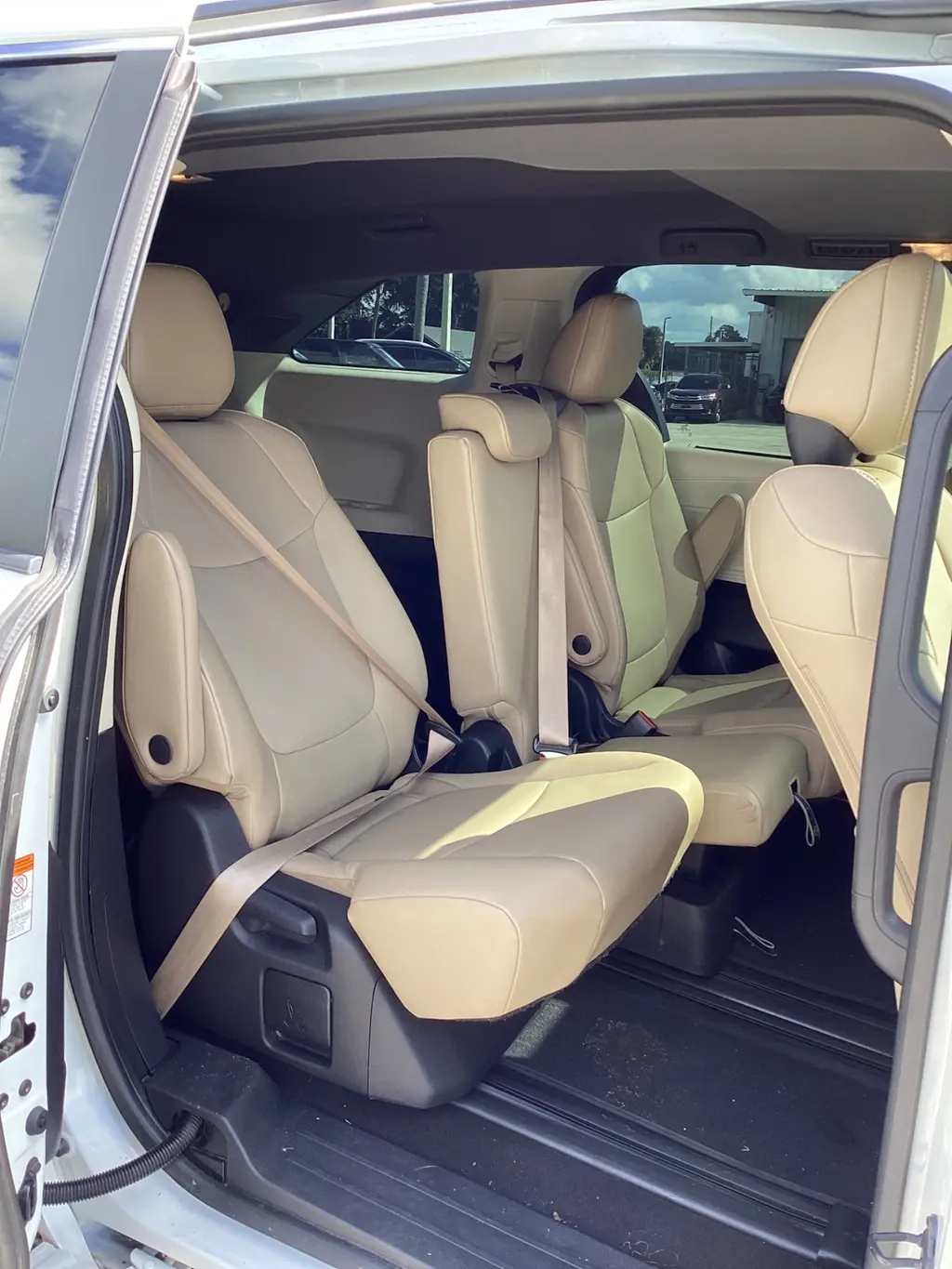 2022 TOYOTA SIENNA XLE photo 18