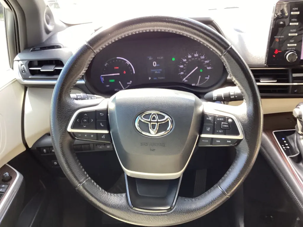 2022 TOYOTA SIENNA XLE photo 22