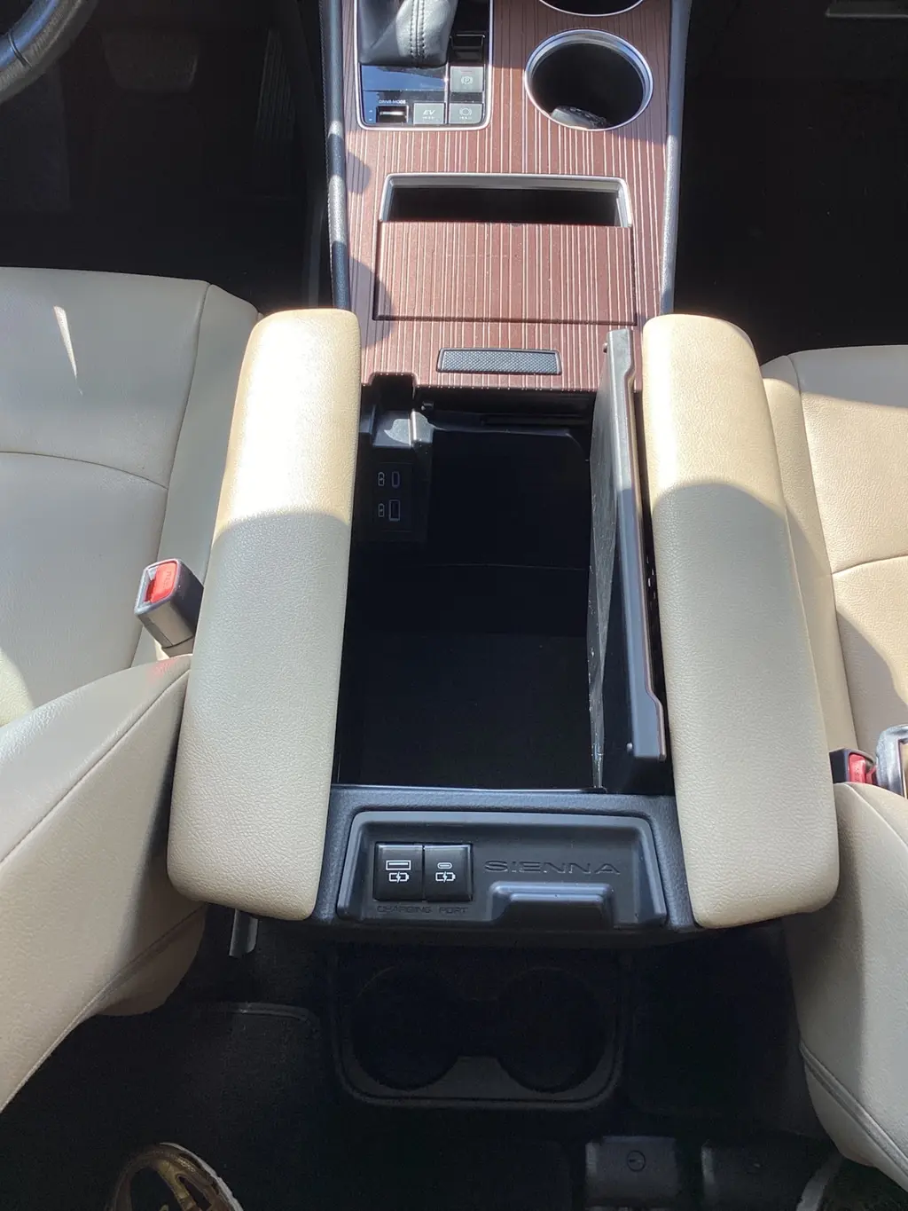 2022 TOYOTA SIENNA XLE photo 19