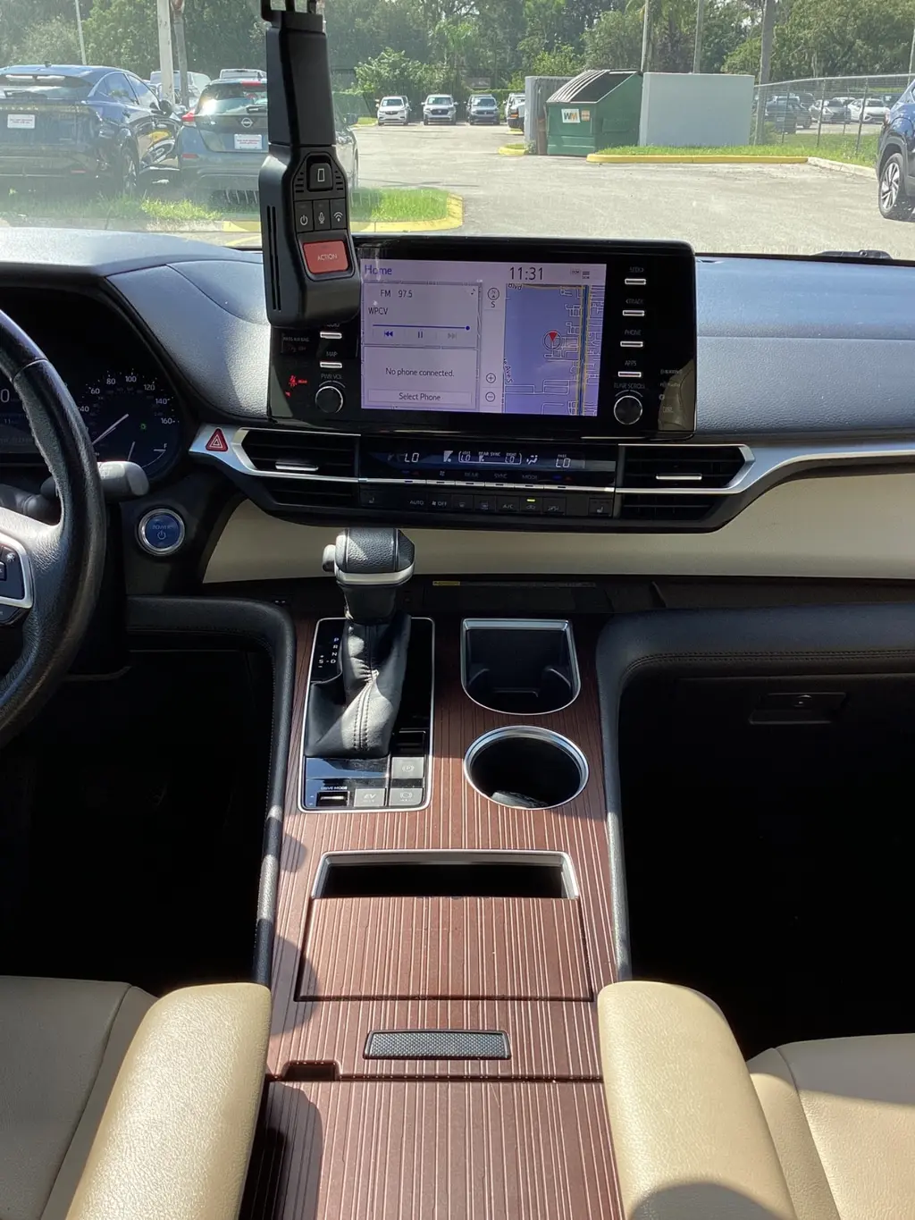 2022 TOYOTA SIENNA XLE photo 21
