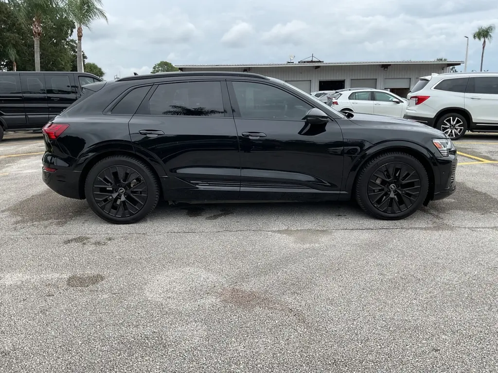 2024 AUDI Q8 E-TRON PRESTIGE photo 12