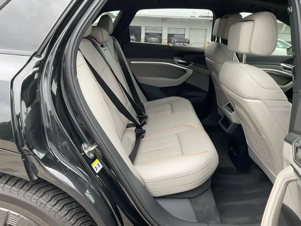 2024 AUDI Q8 E-TRON PRESTIGE photo 14