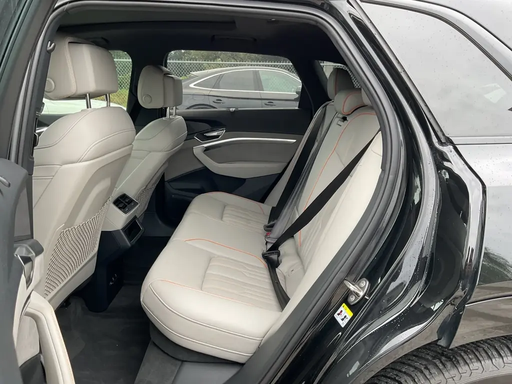 2024 AUDI Q8 E-TRON PRESTIGE photo 16