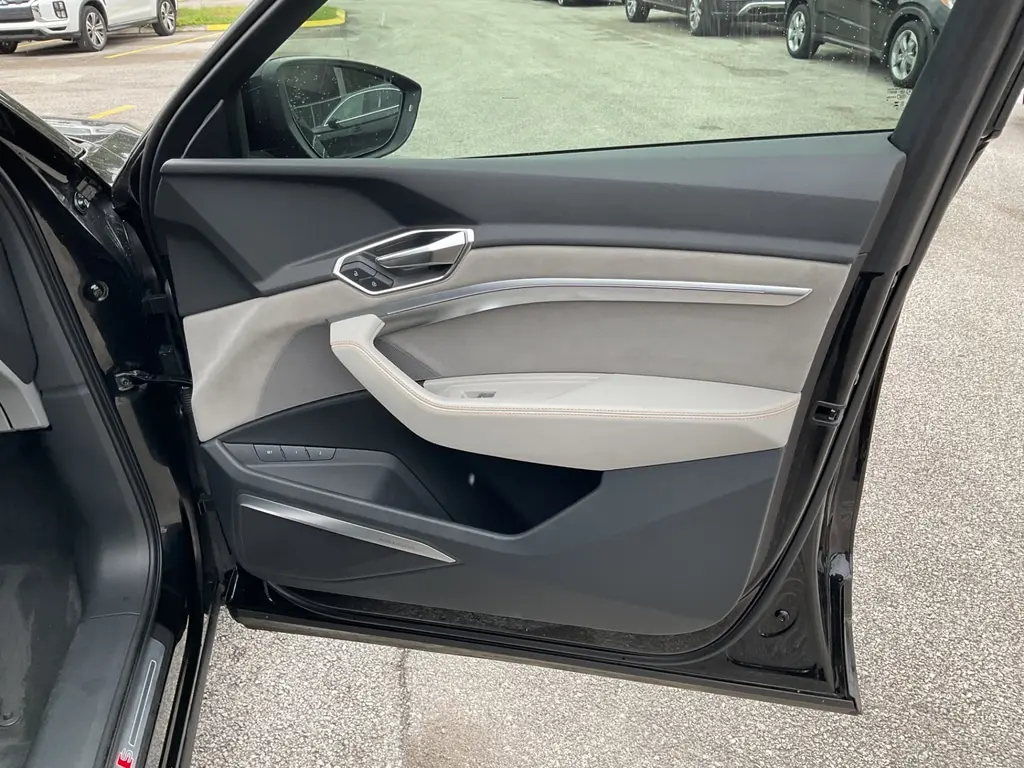 2024 AUDI Q8 E-TRON PRESTIGE photo 21