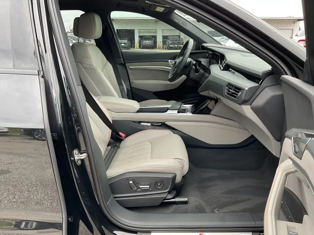 2024 AUDI Q8 E-TRON PRESTIGE photo 22