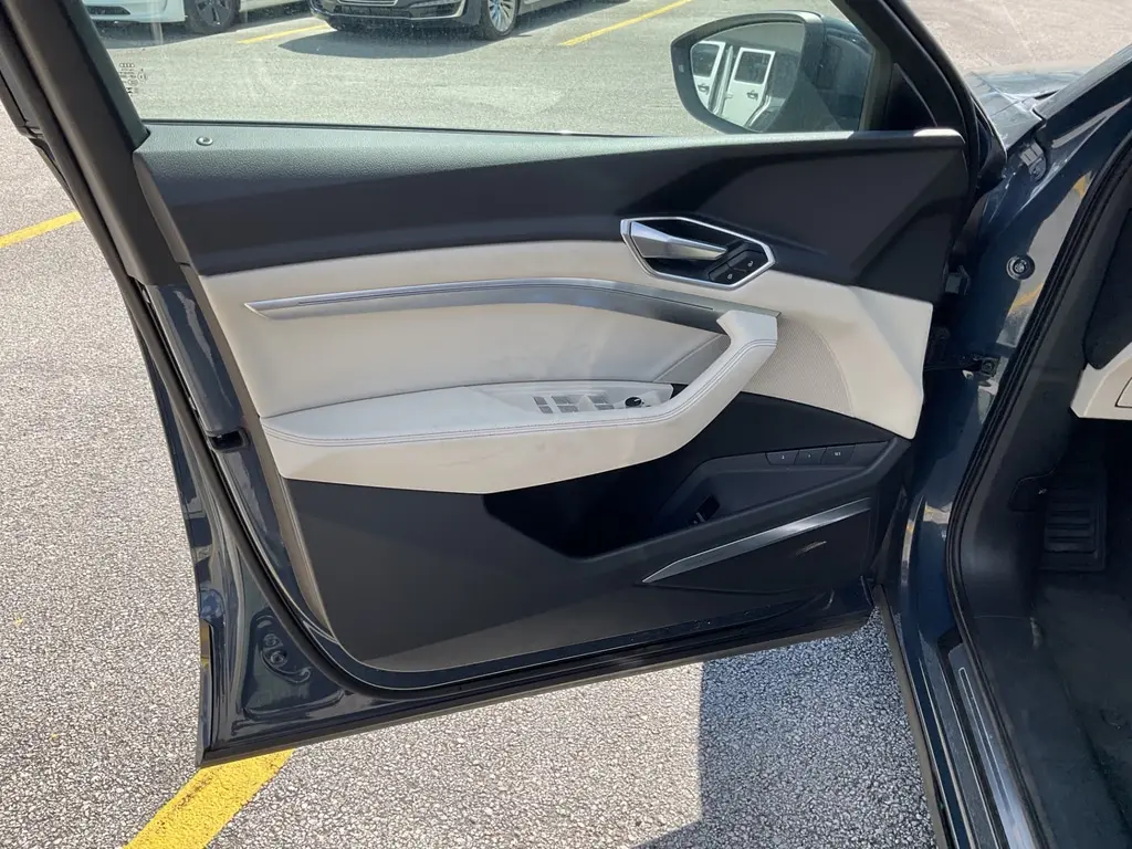 2024 AUDI Q8 E-TRON PREMIUM PLUS photo 10