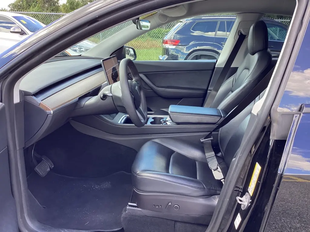 2022 TESLA MODEL Y LONG RANGE photo 6