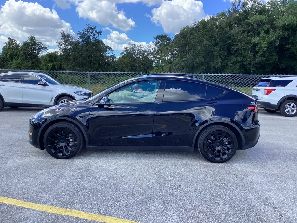 2022 TESLA MODEL Y LONG RANGE photo 8