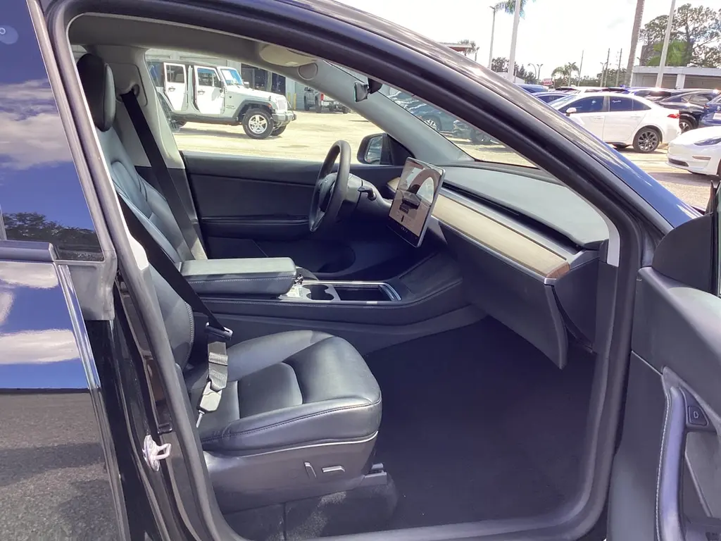2022 TESLA MODEL Y LONG RANGE photo 17