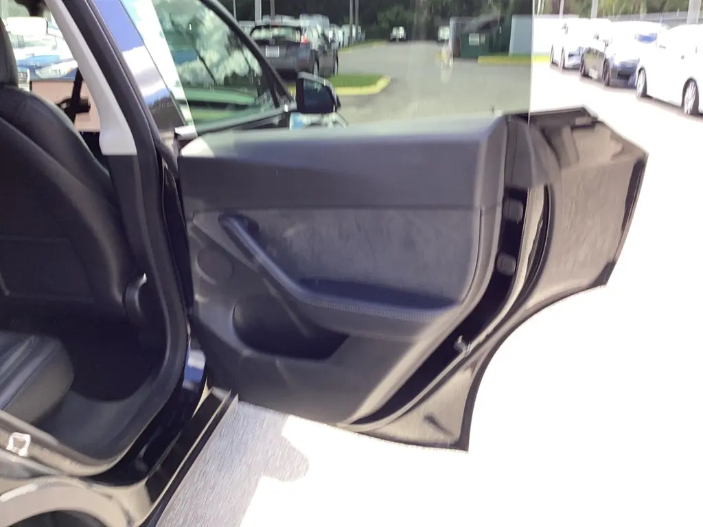 2022 TESLA MODEL Y LONG RANGE photo 18
