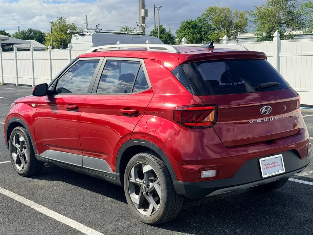 2022 HYUNDAI VENUE LIMITED photo 3