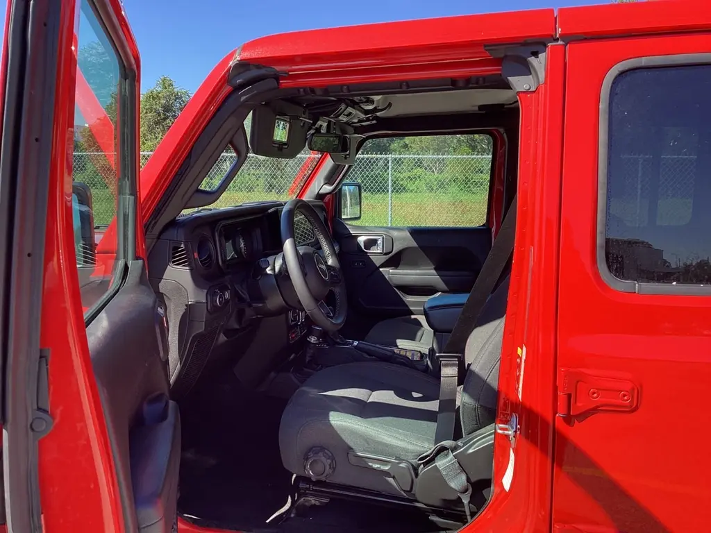 2025 JEEP WRANGLER RUBICON photo 8